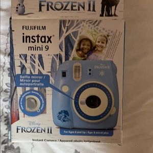 Fujifilm Instamax Polaroid. Frozen Edition